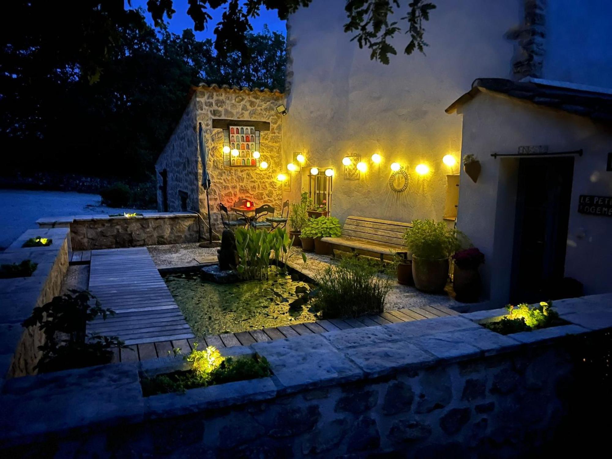 Вілла Domaine Geodora, Parfumeur En Provence Сен-Бонне-де-Монтору Екстер'єр фото