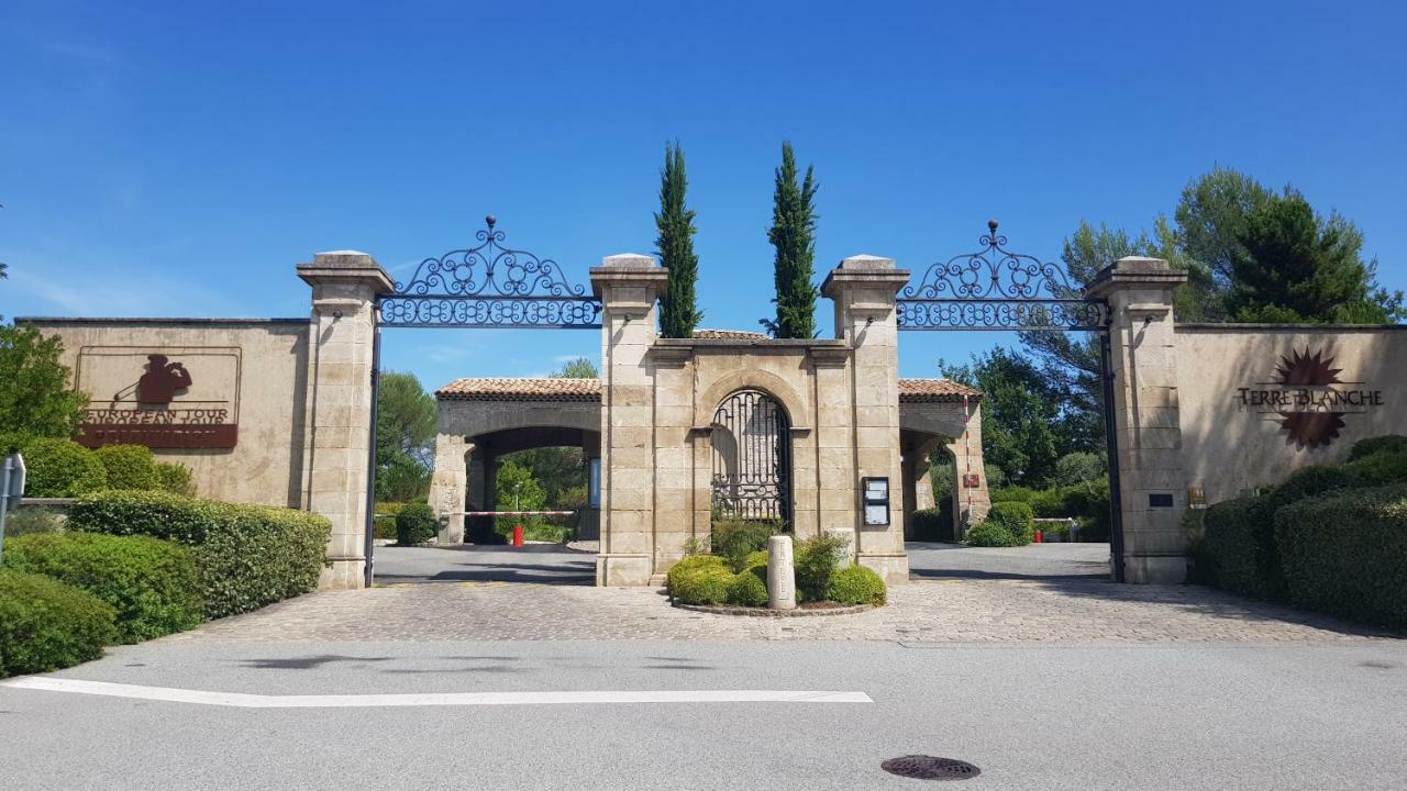Вілла Domaine Geodora, Parfumeur En Provence Сен-Бонне-де-Монтору Екстер'єр фото